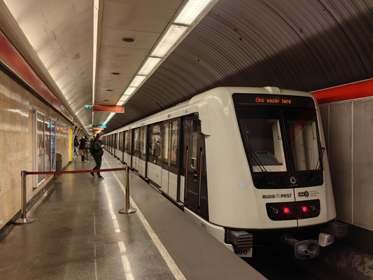 Budapest, M2 metró, Deák Ferenc tér, bélyegkép