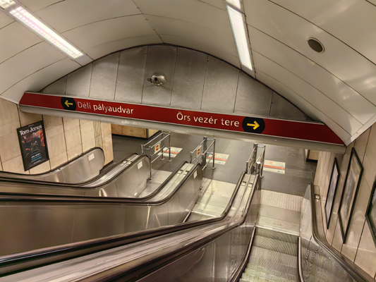 Budapest, M2 metró, Deák Ferenc tér, bélyegkép
