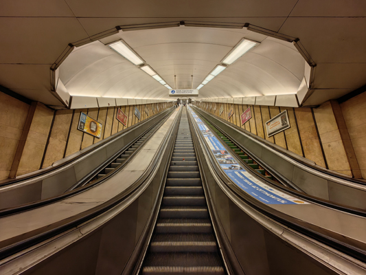 Budapest, M2 metró, Deák Ferenc tér, bélyegkép