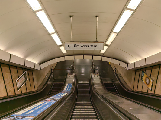 Budapest, M2 metró, Deák Ferenc tér, bélyegkép