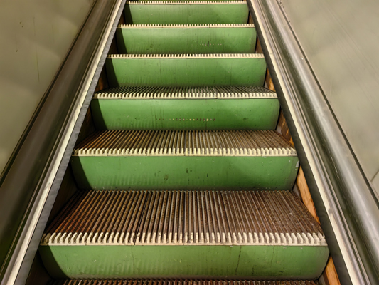 Budapest, M2 metró, Deák Ferenc tér, bélyegkép