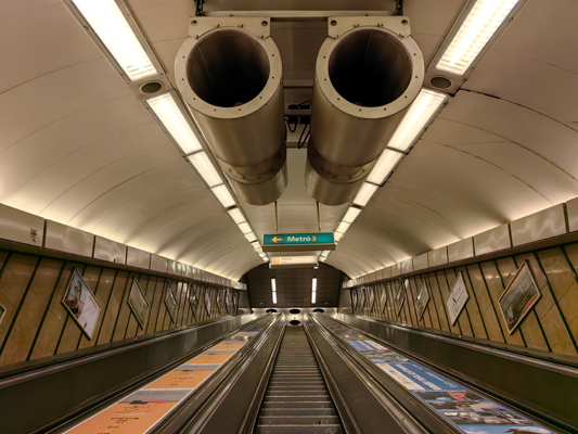 Budapest, M2 metró, Deák Ferenc tér, bélyegkép