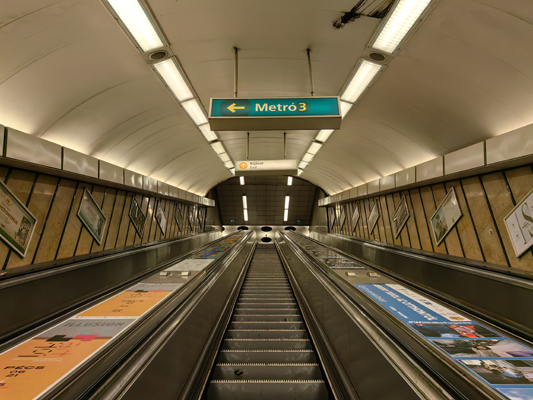 Budapest, M2 metró, Deák Ferenc tér, bélyegkép