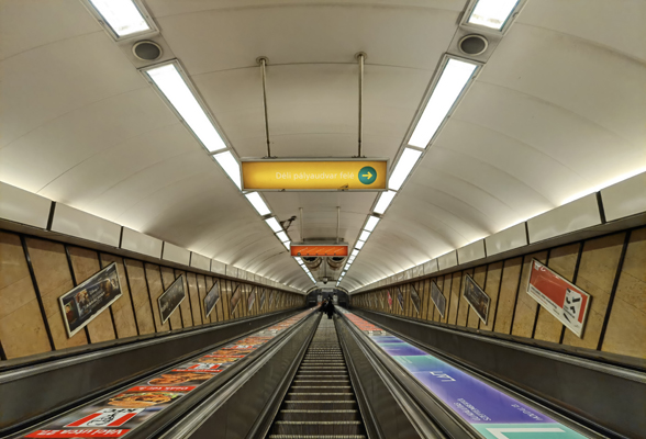 Budapest, M2 metró, Deák Ferenc tér, bélyegkép