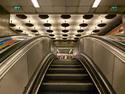 Budapest, M2 metró, Deák Ferenc tér, bélyegkép