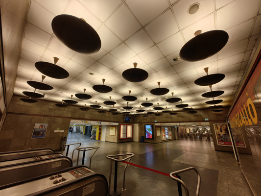 Budapest, M2 metró, Deák Ferenc tér, bélyegkép