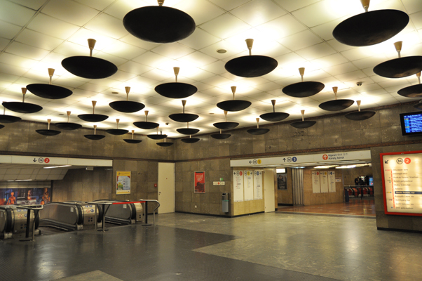 Budapest, M2 metró, Deák Ferenc tér, bélyegkép