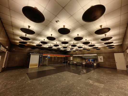 Budapest, M2 metró, Deák Ferenc tér, bélyegkép