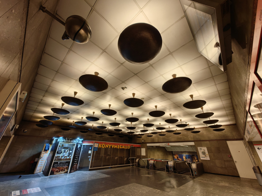 Budapest, M2 metró, Deák Ferenc tér, bélyegkép