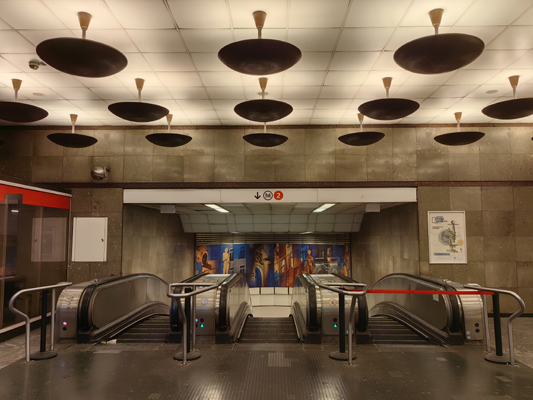 Budapest, M2 metró, Deák Ferenc tér, bélyegkép