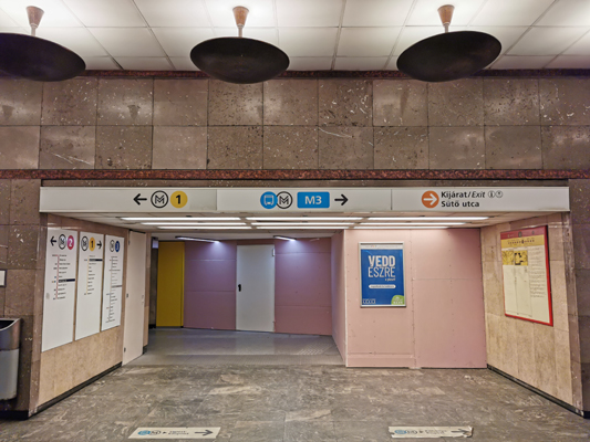 Budapest, M2 metró, Deák Ferenc tér, bélyegkép