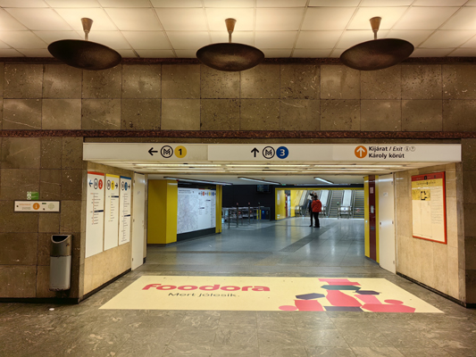 Budapest, M2 metró, Deák Ferenc tér, bélyegkép
