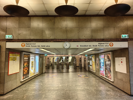 Budapest, M2 metró, Deák Ferenc tér, bélyegkép