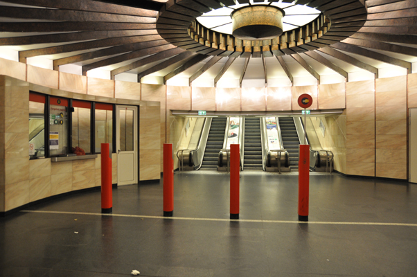 Budapest, M2 metró, Deák Ferenc tér, bélyegkép