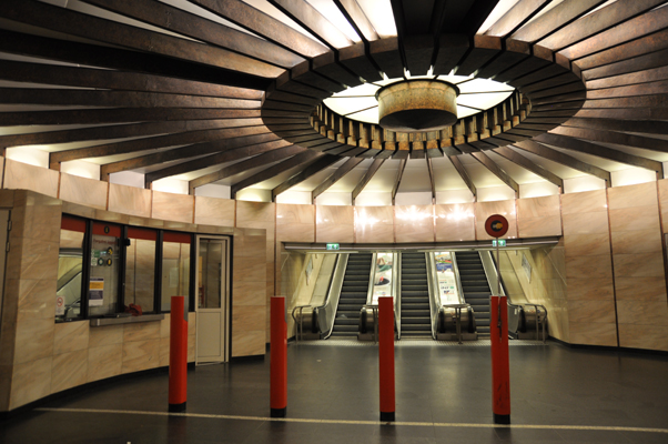 Budapest, M2 metró, Deák Ferenc tér, bélyegkép