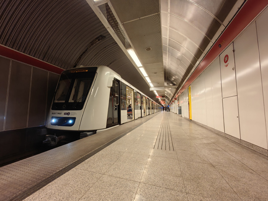 Budapest, M2 metró, Blaha Lujza tér, bélyegkép