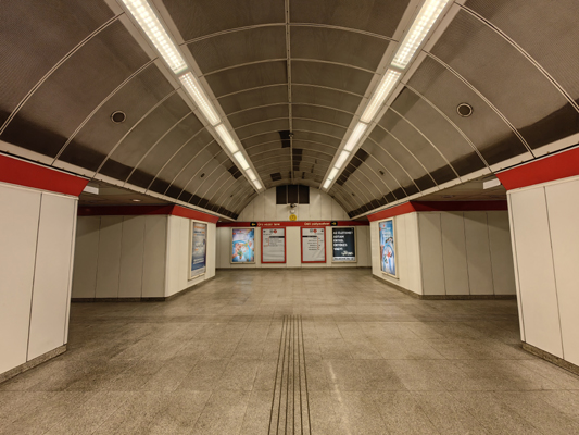 Budapest, M2 metró, Blaha Lujza tér, bélyegkép
