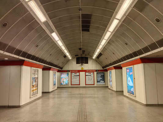 Budapest, M2 metró, Blaha Lujza tér, bélyegkép