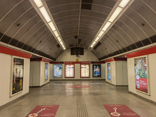 Budapest, M2 metró, Blaha Lujza tér, bélyegkép