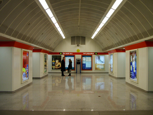 Budapest, M2 metró, Blaha Lujza tér, bélyegkép