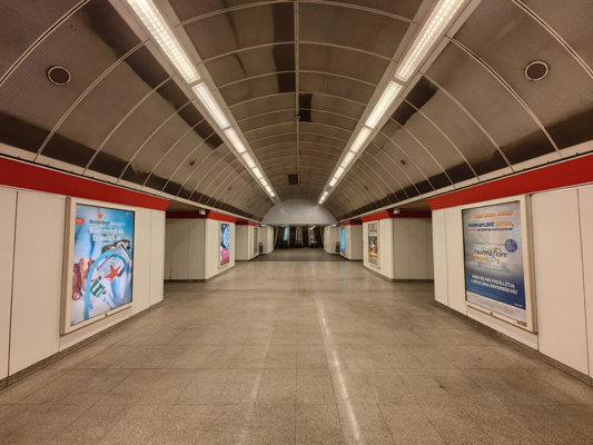 Budapest, M2 metró, Blaha Lujza tér, bélyegkép