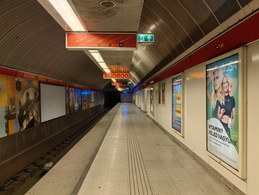 Budapest, M2 metró, Blaha Lujza tér, bélyegkép