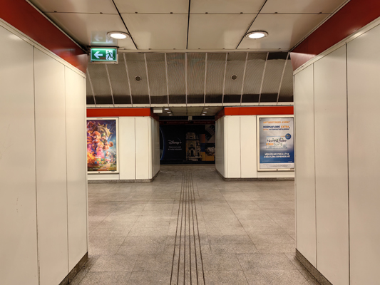 Budapest, M2 metró, Blaha Lujza tér, bélyegkép