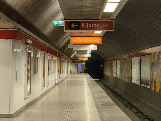 Budapest, M2 metró, Blaha Lujza tér, bélyegkép