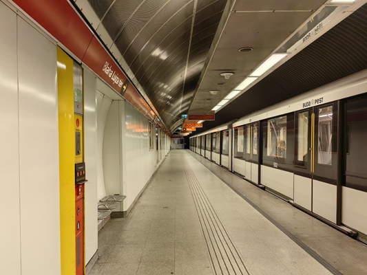 Budapest, M2 metró, Blaha Lujza tér, bélyegkép