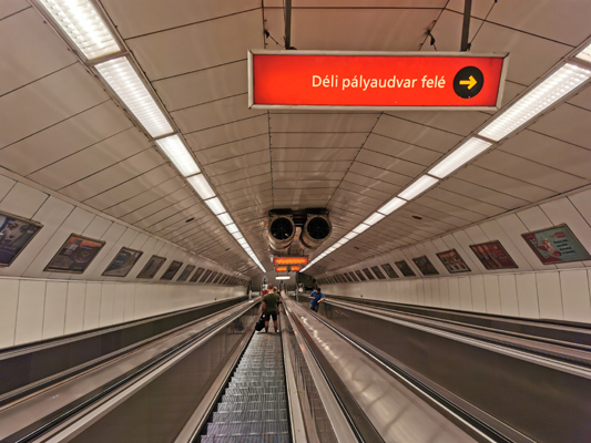 Budapest, M2 metró, Blaha Lujza tér, bélyegkép