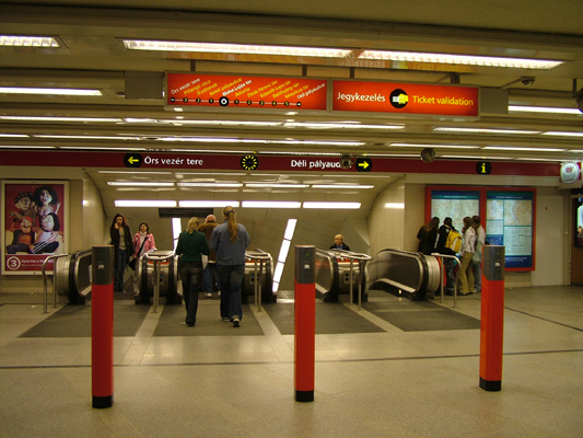 Budapest, M2 metró, Blaha Lujza tér, bélyegkép