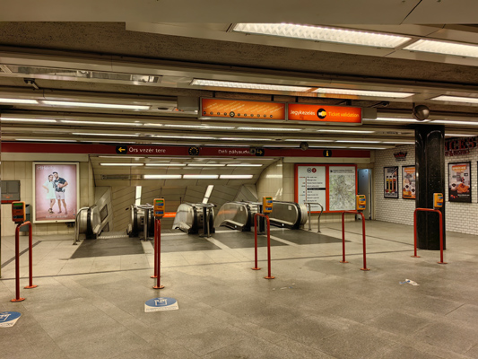 Budapest, M2 metró, Blaha Lujza tér, bélyegkép