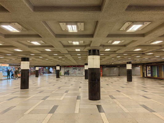 Budapest, M2 metró, Blaha Lujza tér, bélyegkép