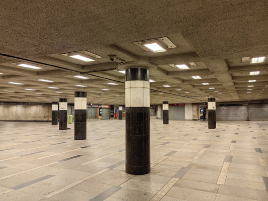 Budapest, M2 metró, Blaha Lujza tér, bélyegkép