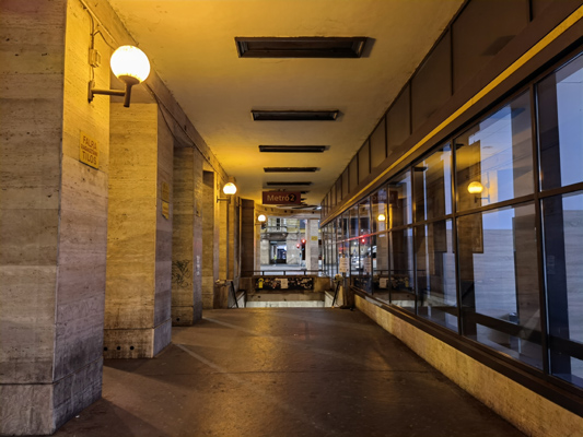 Budapest, M2 metró, Blaha Lujza tér, bélyegkép