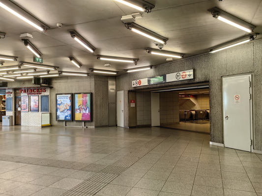 Budapest, M2 metró, Keleti pályaudvar, bélyegkép