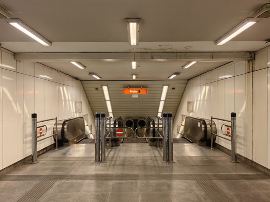 Budapest, M2 metró, Keleti pályaudvar, bélyegkép