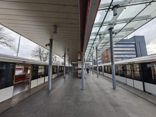 Budapest, M2 metró, Örs vezér tere, bélyegkép