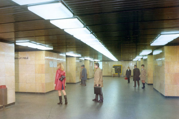 Budapest, M2 metró, Deák Ferenc tér, bélyegkép