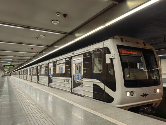 Budapest, M3 metró, Újpest-központ, bélyegkép