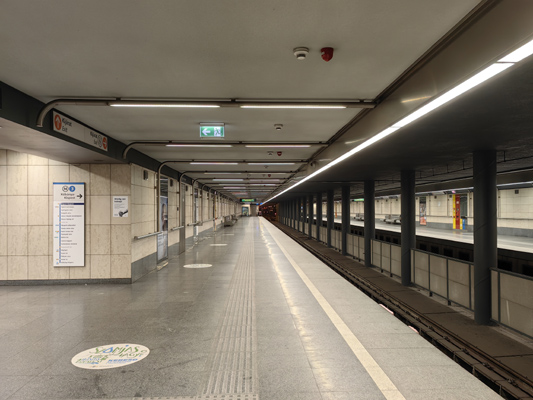 Budapest, M3 metró, Újpest-központ, bélyegkép