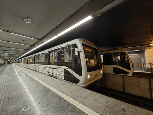Budapest, M3 metró, Újpest-központ, bélyegkép
