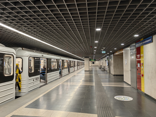 Budapest, M3 metró, Göncz Árpád városközpont, bélyegkép