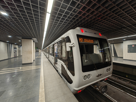 Budapest, M3 metró, Göncz Árpád városközpont, bélyegkép