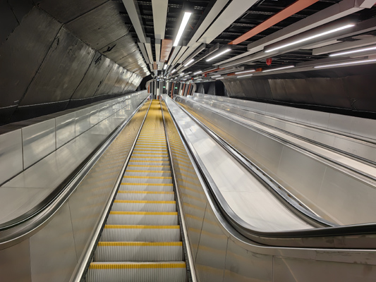 Budapest, M3 metró, Nyugati pályaudvar, bélyegkép