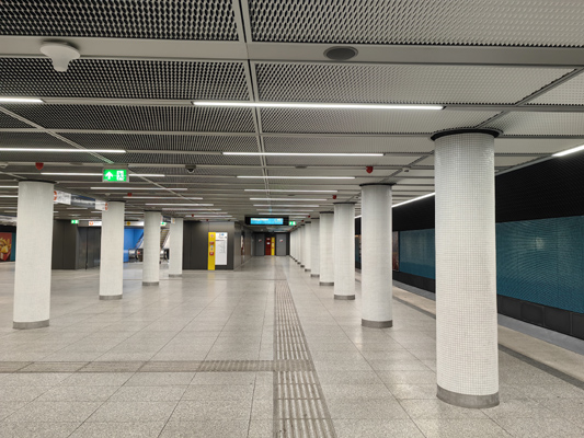 Budapest, M3 metró, Deák Ferenc tér, bélyegkép