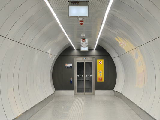 Budapest, M3 metró, Deák Ferenc tér, bélyegkép