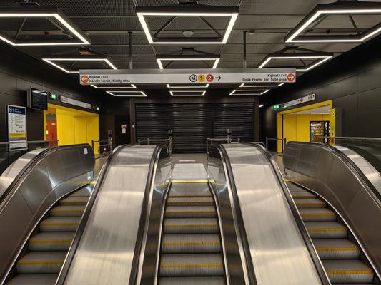 Budapest, M3 metró, Deák Ferenc tér, bélyegkép