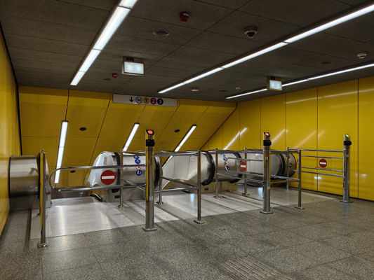 Budapest, M3 metró, Deák Ferenc tér, bélyegkép
