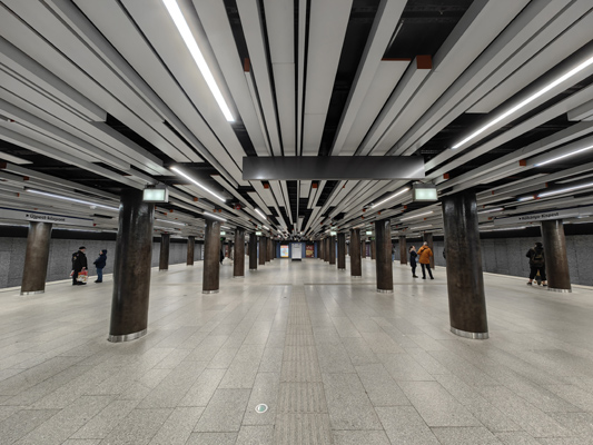 Budapest, M3 metró, Corvin-negyed, bélyegkép